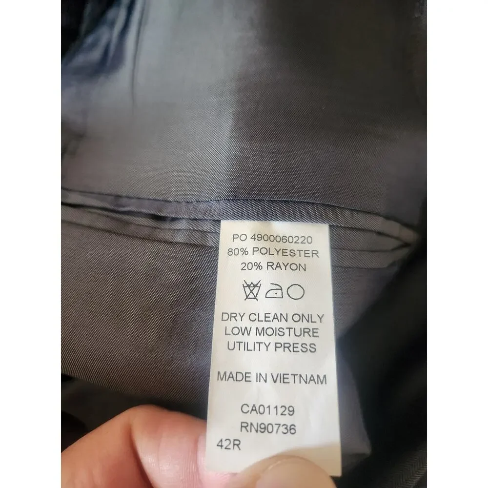Calvin Klein Men's 3 Piece Suit in Gray Striped Size 42R Vest Jacket Pants 38x31